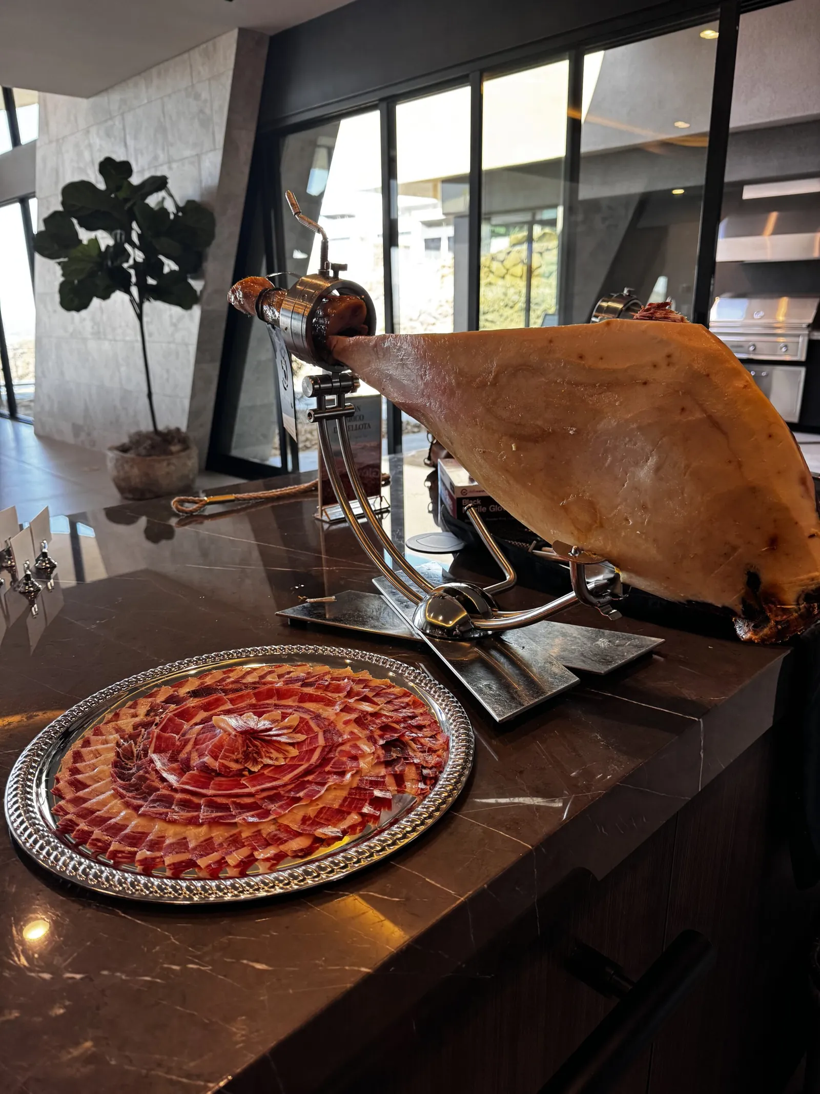 Emplatado de jamón ibérico al corte