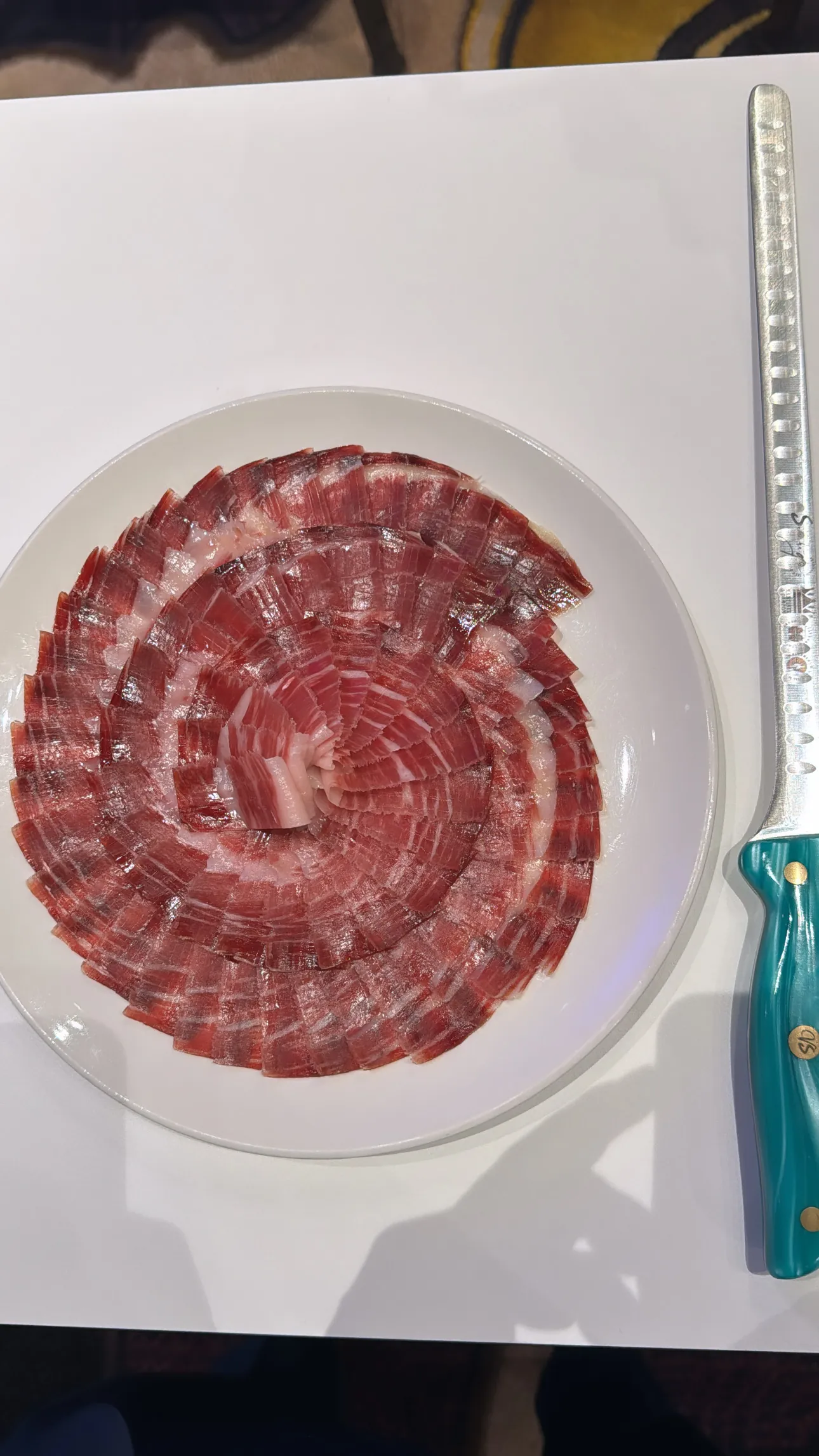 Emplatado de jamón ibérico al corte