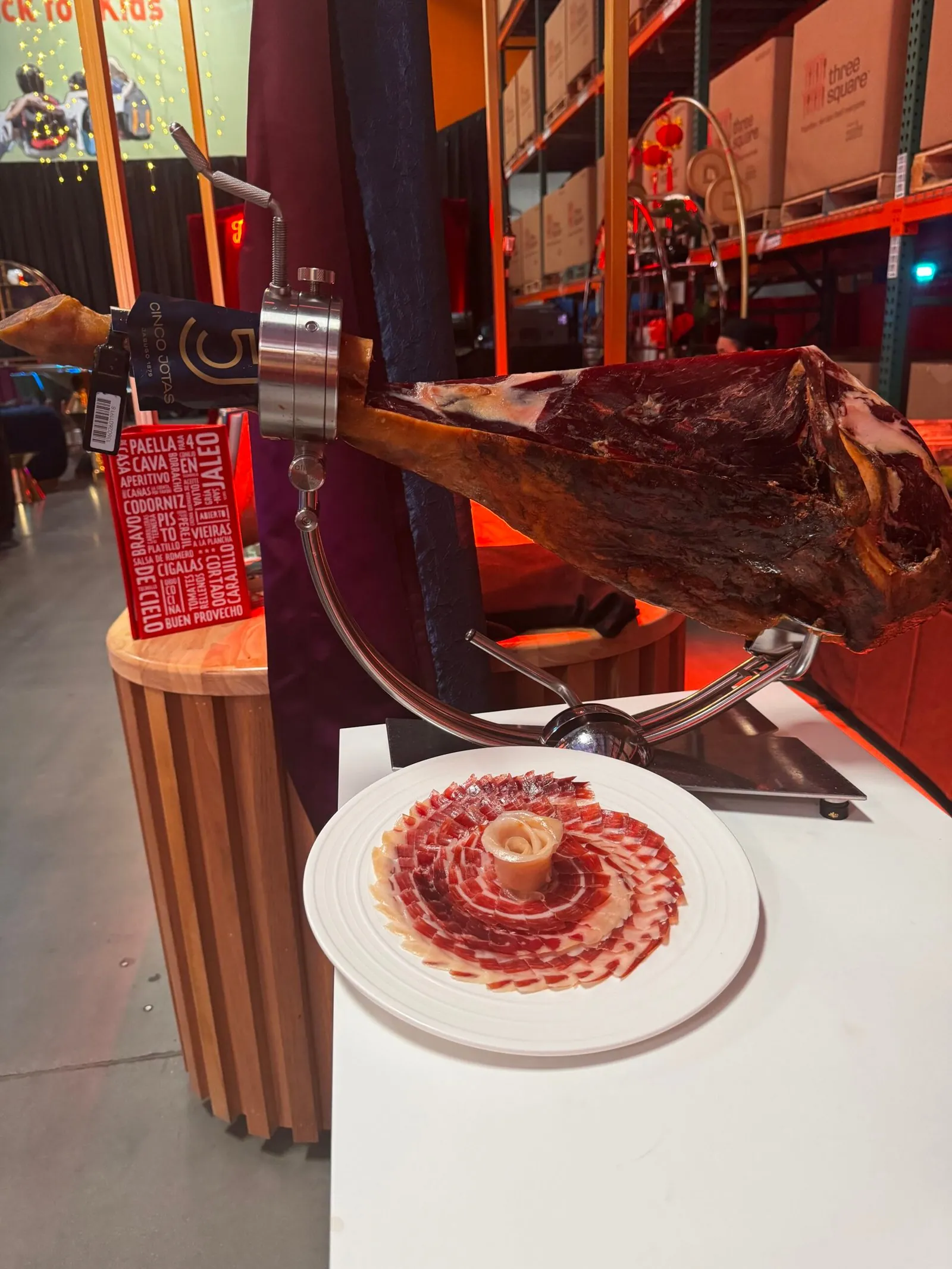 Emplatado de jamón ibérico al corte