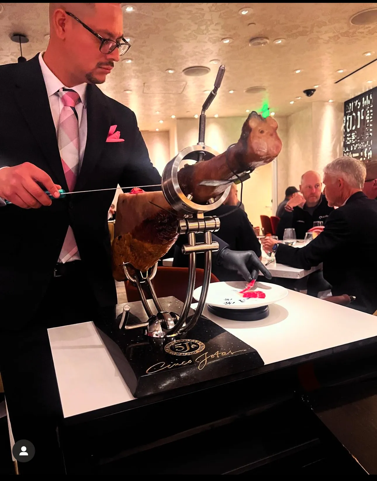 Josué Veloz, cortador de jamón profesional