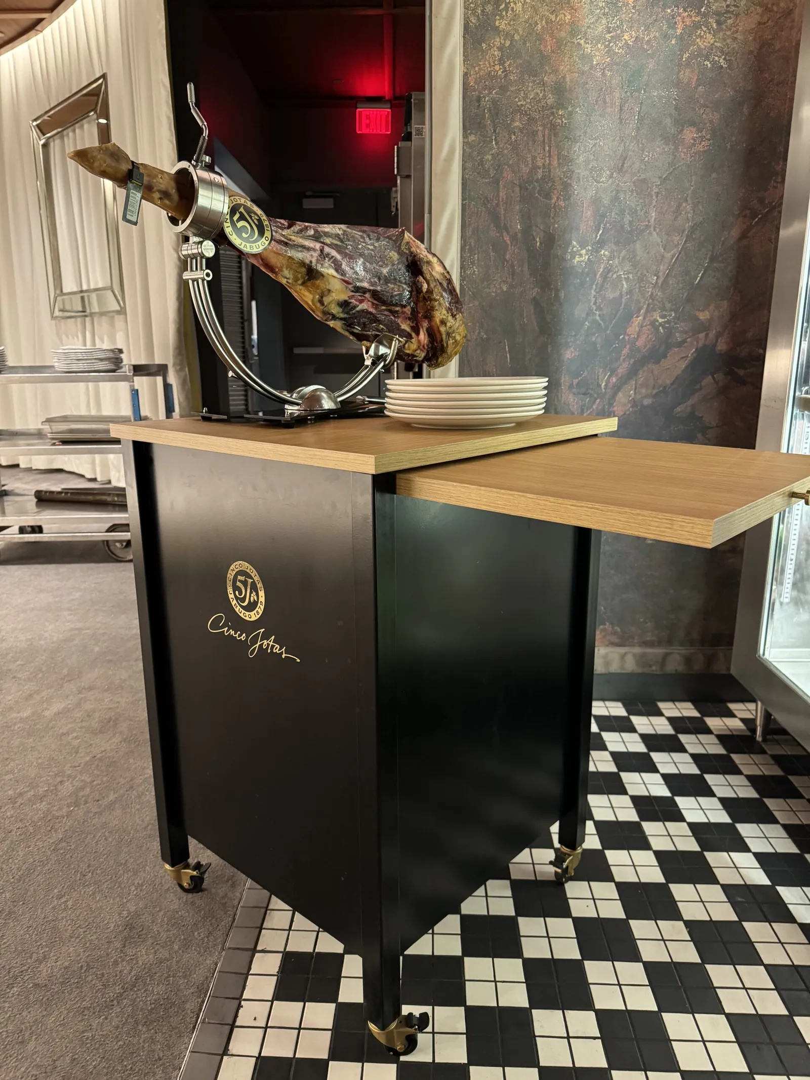 Servicio de corte de jamón en evento