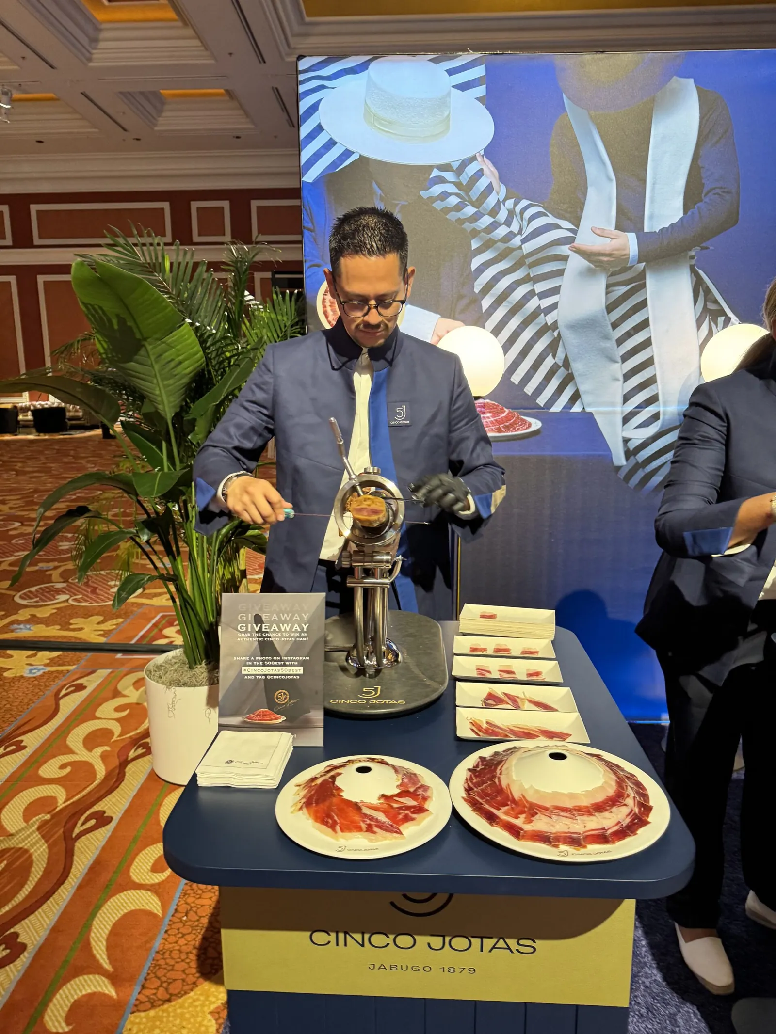 Emplatado de jamón ibérico en un evento