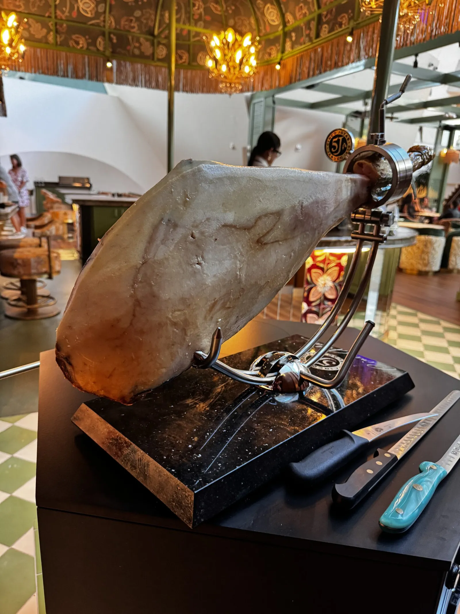 Emplatado de jamón ibérico al corte