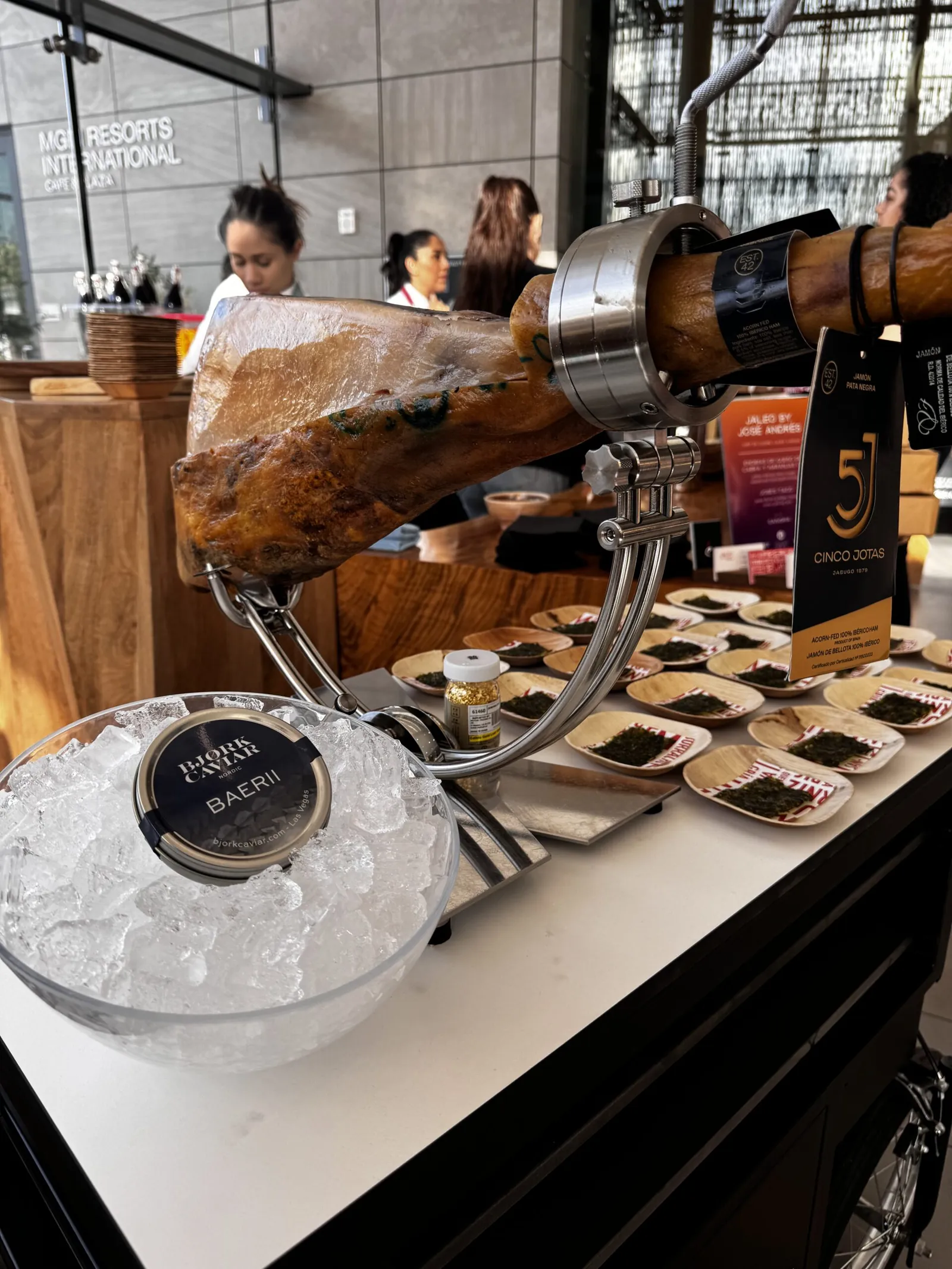 Emplatado de jamón ibérico al corte