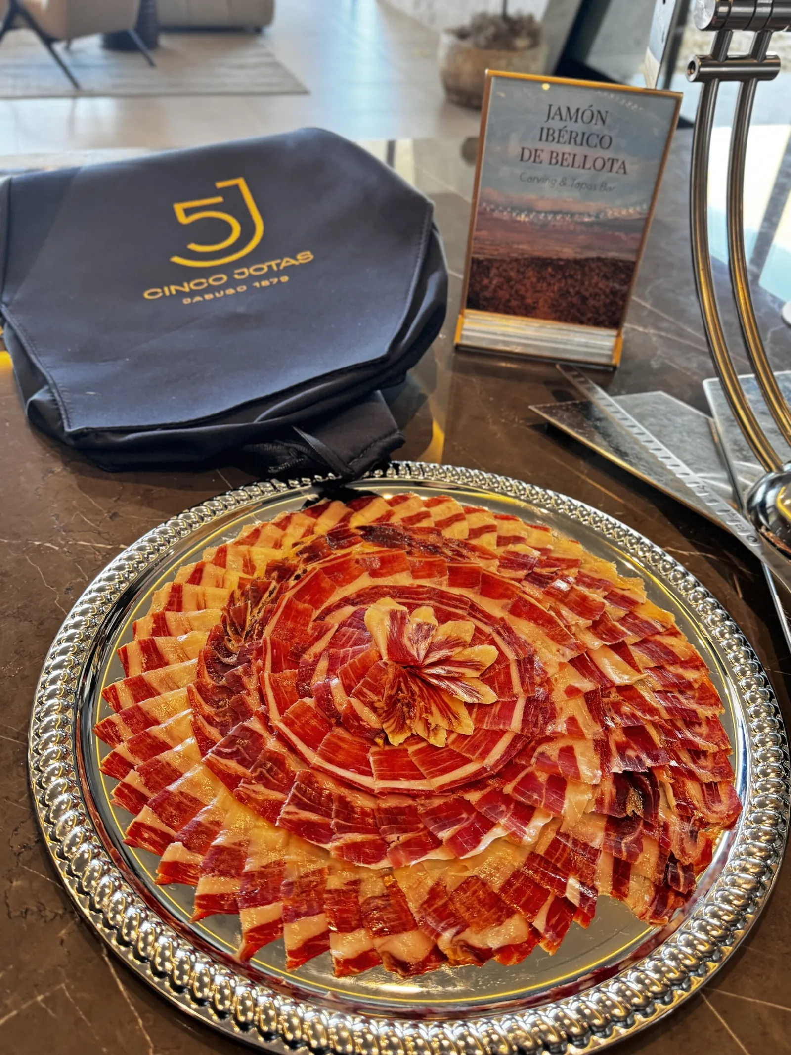 Emplatado de jamón ibérico al corte