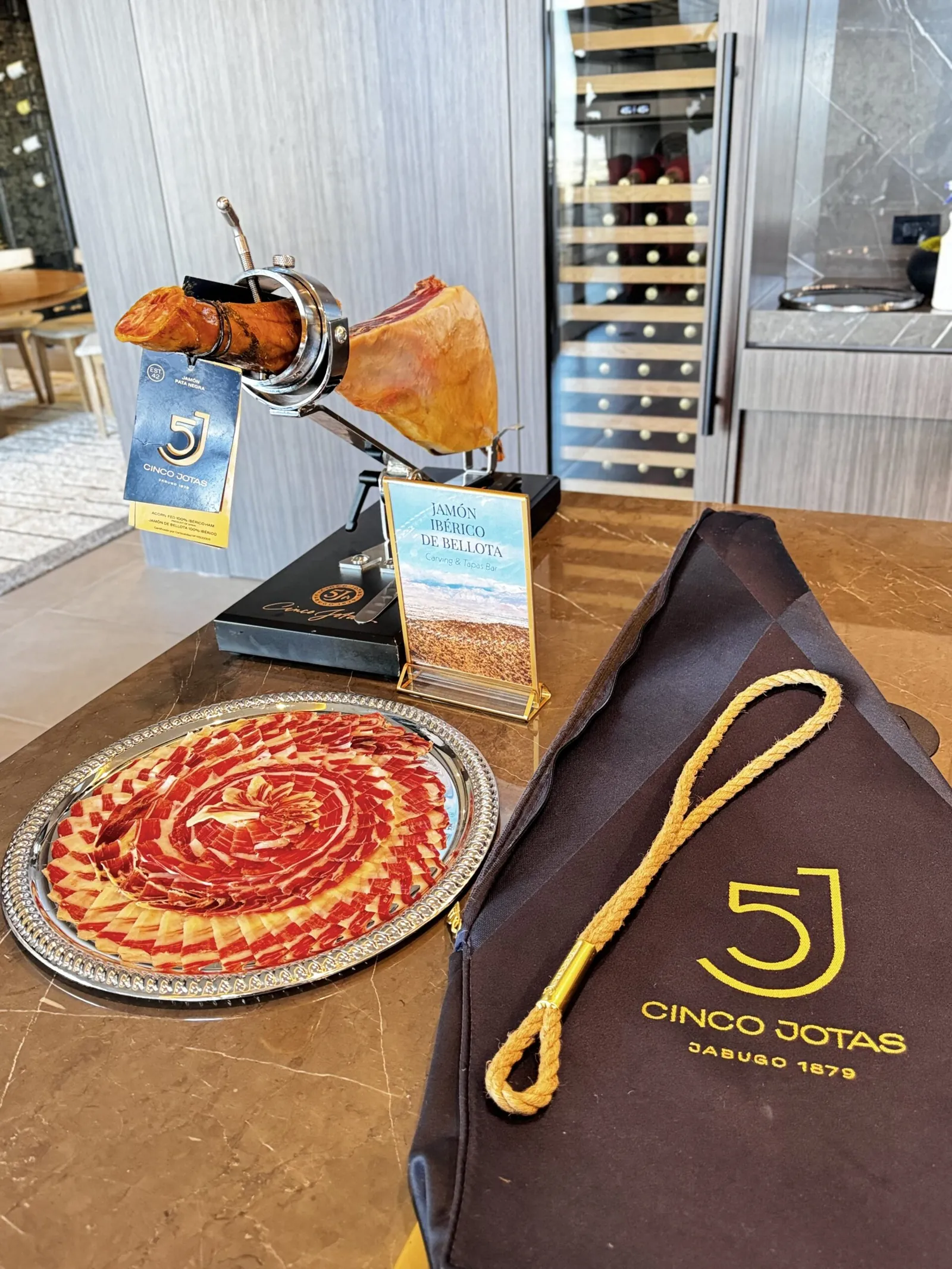Emplatado de jamón ibérico al corte