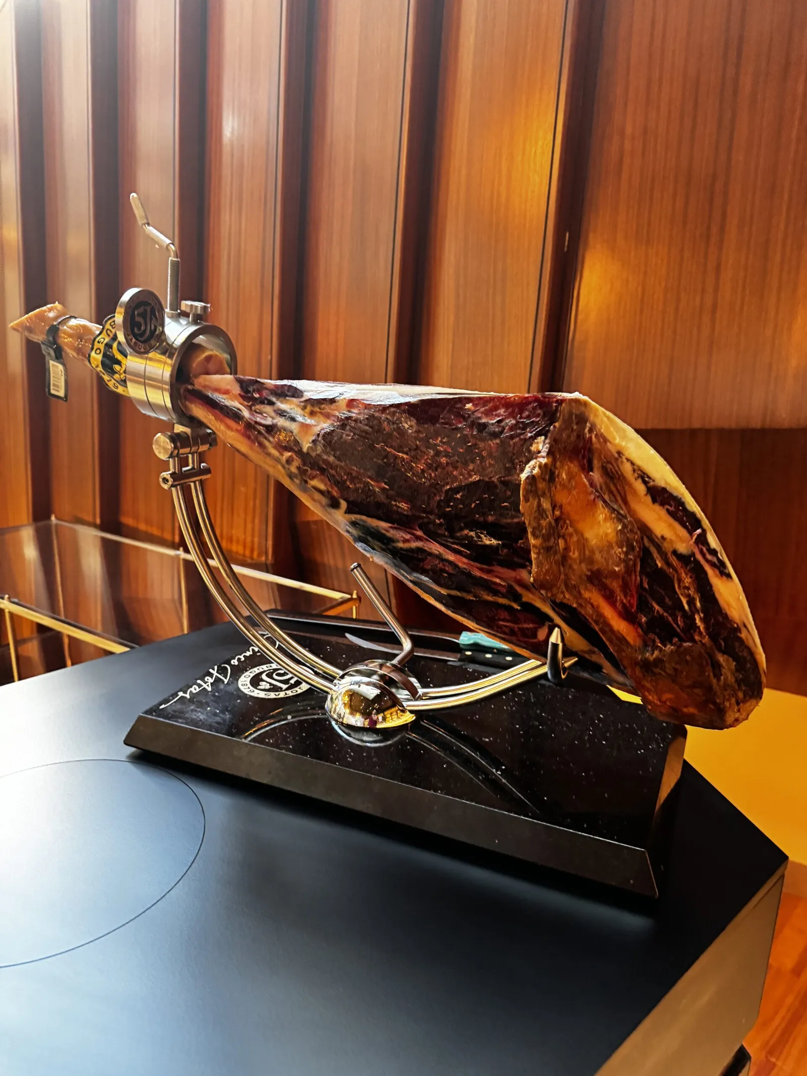 Emplatado de jamón ibérico al corte