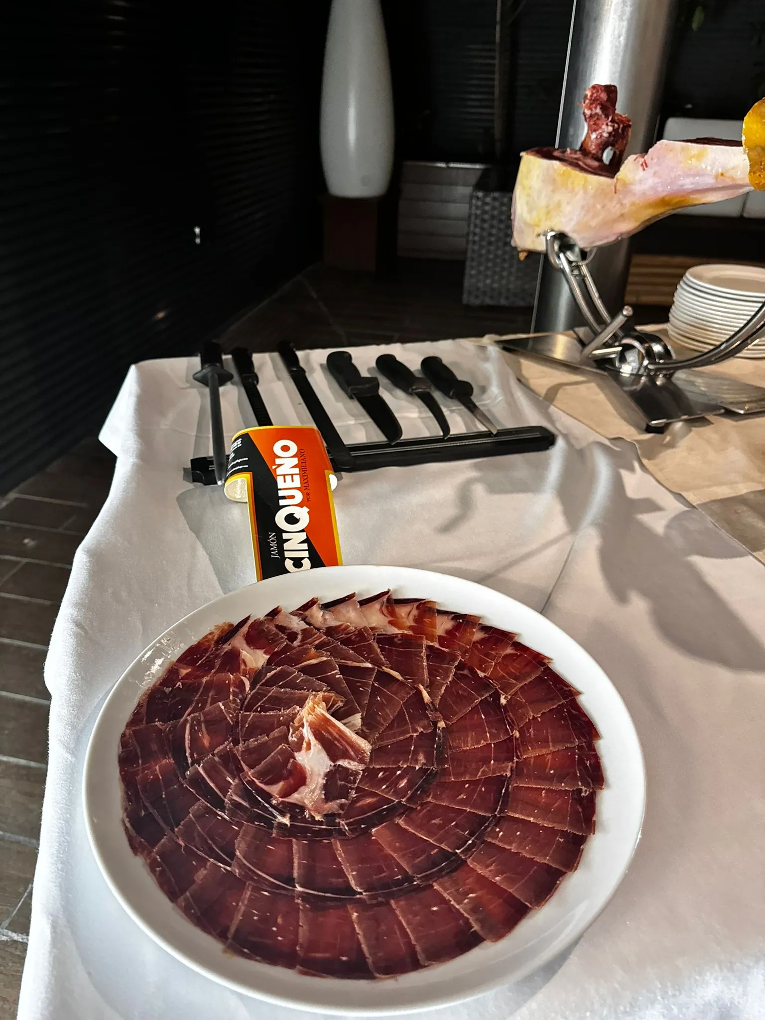Servicio de corte de jamón en evento