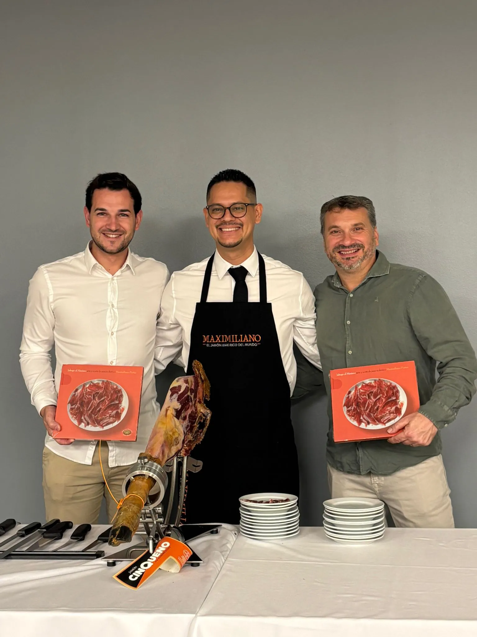 Josué Veloz, cortador de jamón profesional