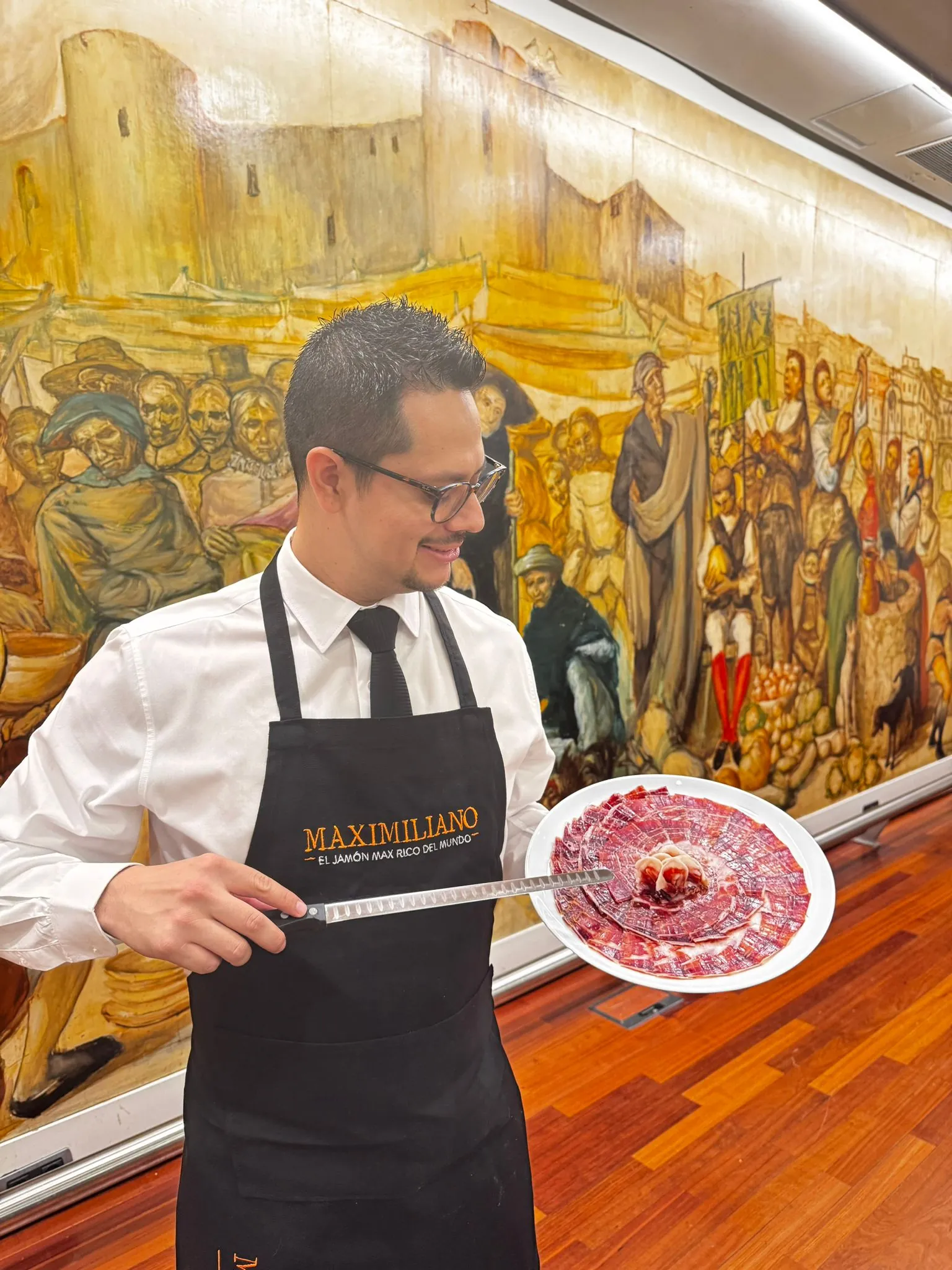 Josué Veloz, cortador de jamón profesional